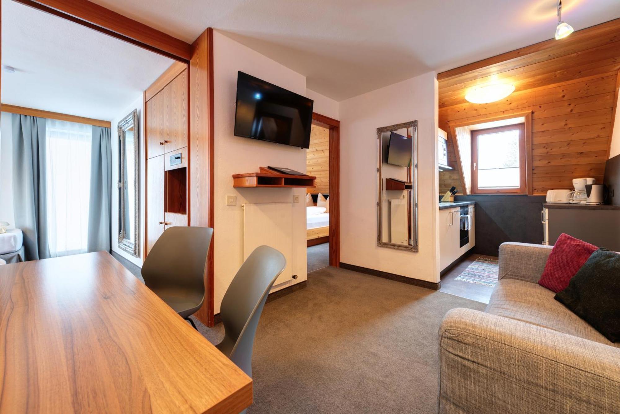 Hotel Pension Kirchplatz Sankt Anton am Arlberg Luaran gambar