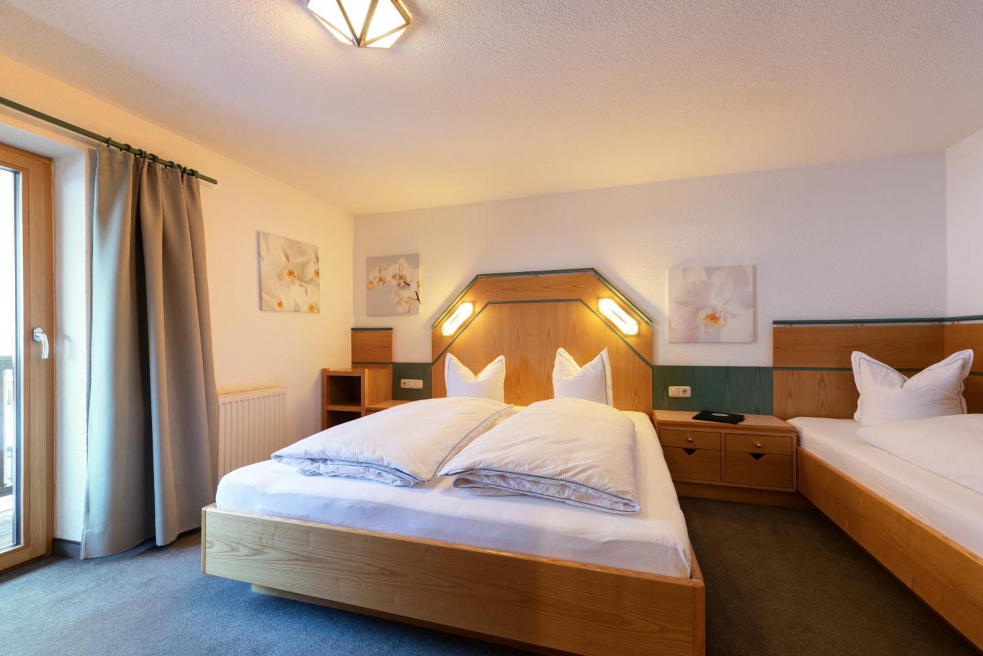 Hotel Pension Kirchplatz Sankt Anton am Arlberg Bilik gambar