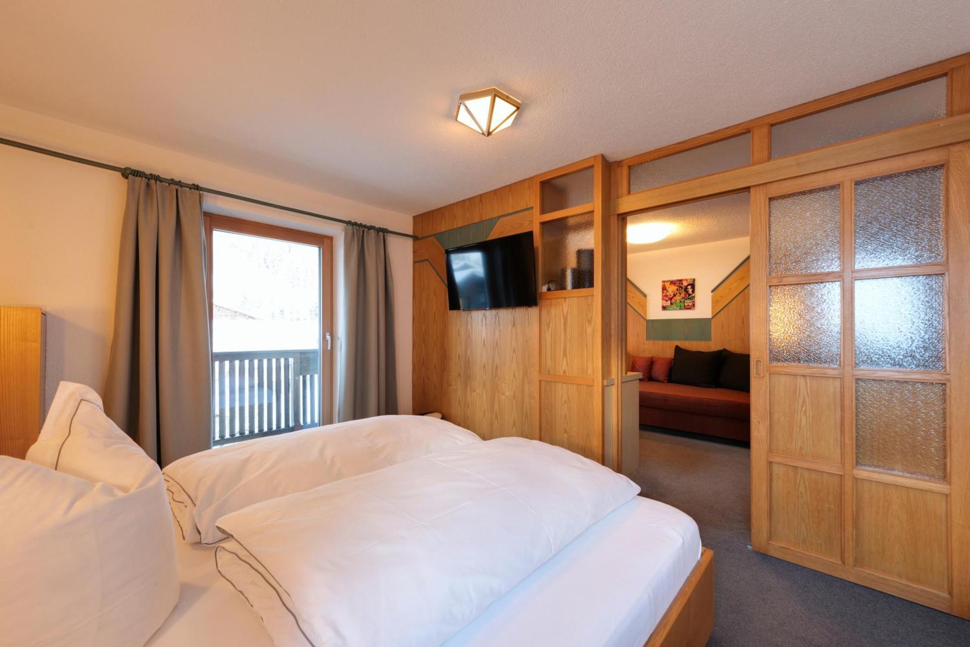 Hotel Pension Kirchplatz Sankt Anton am Arlberg Bilik gambar