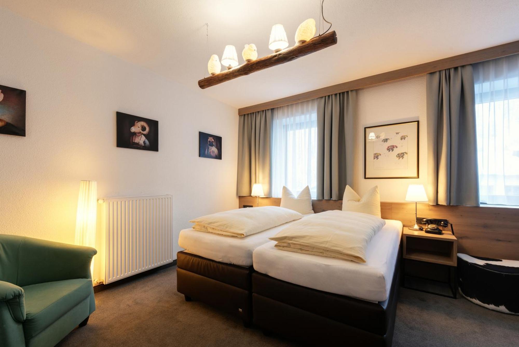 Hotel Pension Kirchplatz Sankt Anton am Arlberg Bilik gambar