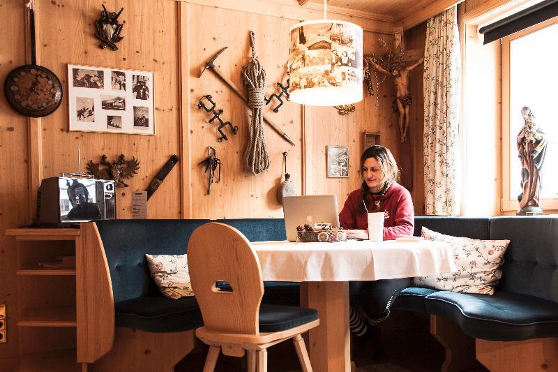 Hotel Pension Kirchplatz Sankt Anton am Arlberg Luaran gambar